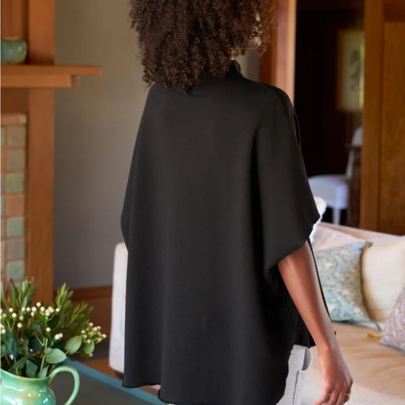 Frank and Eileen Audrey black OS funnel neck caplet Triple Fleece. - Picture 2 of 5